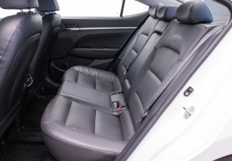 Подержанный автомобиль Hyundai Elantra Sedan 2019 года (10 фото)