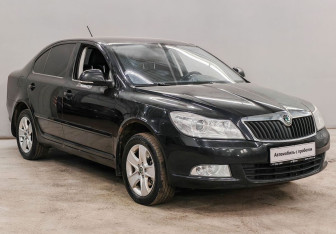 Подержанный автомобиль Skoda Octavia Liftback 2013 года (3 фото)