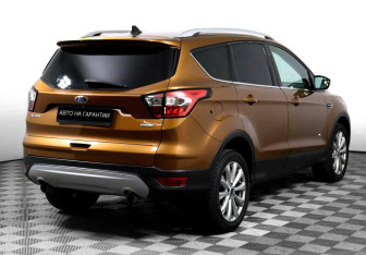 Подержанный автомобиль Ford Kuga 2016 года (5 фото)