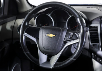 Подержанный автомобиль Chevrolet Cruze Sedan 2012 года (13 фото)