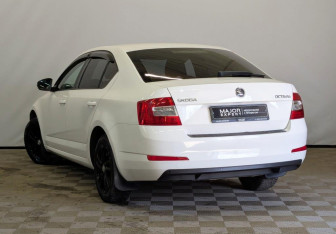 Подержанный автомобиль Skoda Octavia Liftback 2013 года (7 фото)