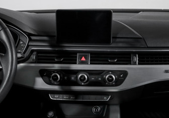 Подержанный автомобиль Audi A4 Sedan 2017 года (13 фото)