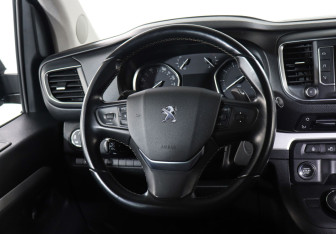 Подержанный автомобиль Peugeot Traveller 2021 года (15 фото)