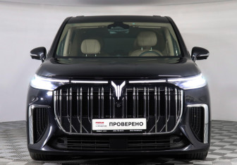 Подержанный автомобиль Voyah Dream 2023 года (2 фото)