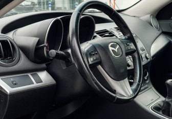 Подержанный автомобиль Mazda 3 Sedan 2012 года (13 фото)