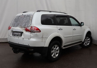 Подержанный автомобиль Mitsubishi Pajero Sport 2014 года (4 фото)