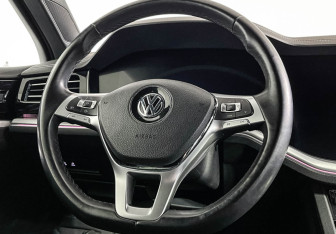 Подержанный автомобиль Volkswagen Touareg 2019 года (14 фото)