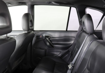 Подержанный автомобиль Toyota RAV4 2001 года (8 фото)