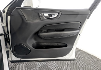 Подержанный автомобиль Volvo XC60 2020 года (27 фото)