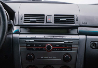 Подержанный автомобиль Mazda 3 Hatchback 2007 года (14 фото)
