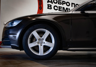 Подержанный автомобиль Audi A6 allroad 2012 года (36 фото)