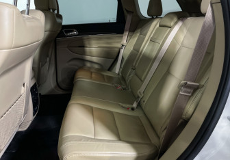 Подержанный автомобиль Jeep Grand Cherokee 2018 года (10 фото)