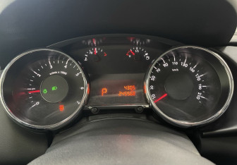 Подержанный автомобиль Peugeot 3008 2011 года (12 фото)