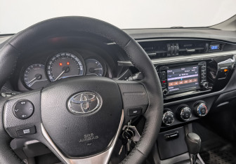 Подержанный автомобиль Toyota Corolla Sedan 2014 года (26 фото)