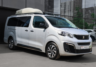 Подержанный автомобиль Peugeot Traveller 2020 года (3 фото)