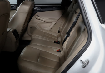 Подержанный автомобиль Porsche Macan 2019 года (10 фото)