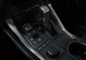 Подержанный автомобиль Lexus NX 2016 года (12 фото)