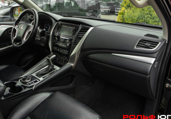 Подержанный автомобиль Mitsubishi Pajero Sport 2018 года (7 фото)