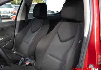 Подержанный автомобиль Peugeot 308 Hatchback 2010 года (18 фото)
