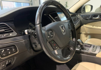 Подержанный автомобиль Hyundai Equus 2014 года (9 фото)