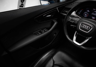 Подержанный автомобиль Audi Q7 2018 года (15 фото)