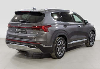 Подержанный автомобиль Hyundai Santa Fe 2022 года (5 фото)