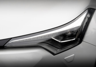 Подержанный автомобиль Toyota C-HR 2019 года (18 фото)