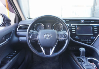 Подержанный автомобиль Toyota Camry Sedan 2019 года (13 фото)