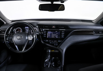 Подержанный автомобиль Toyota Camry Sedan 2020 года (17 фото)