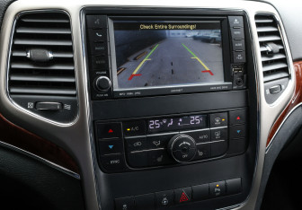 Подержанный автомобиль Jeep Grand Cherokee 2010 года (17 фото)