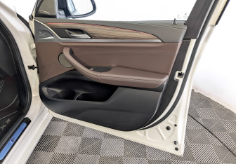 Подержанный автомобиль BMW X3 2020 года (26 фото)