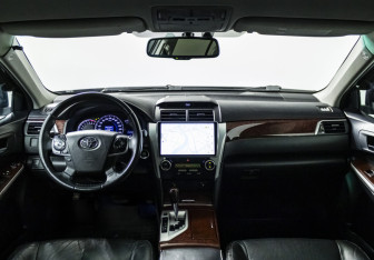 Подержанный автомобиль Toyota Camry Sedan 2012 года (14 фото)
