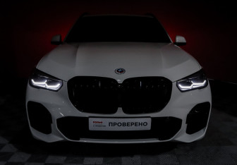 Подержанный автомобиль BMW X5 2022 года (21 фото)