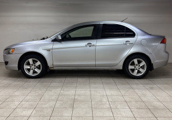 Подержанный автомобиль Mitsubishi Lancer Sedan 2008 года (8 фото)