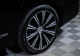 Подержанный автомобиль Volvo S90 2021 года (15 фото)