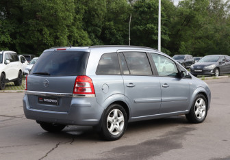 Подержанный автомобиль Opel Zafira Compactvan 2008 года (5 фото)