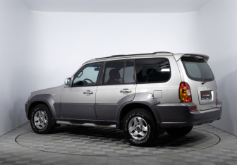 Подержанный автомобиль Hyundai Terracan 2004 года (7 фото)