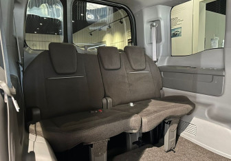 Подержанный автомобиль Honda Stepwgn 2017 года (17 фото)