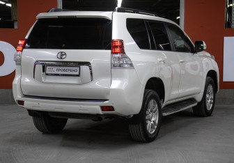 Подержанный автомобиль Toyota Land Cruiser Prado 2010 года (5 фото)