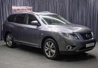 Подержанный автомобиль Nissan Pathfinder 2016 года (3 фото)