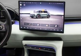 Подержанный автомобиль Zeekr 001 2024 года (13 фото)