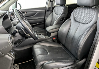 Подержанный автомобиль Hyundai Santa Fe 2019 года (21 фото)