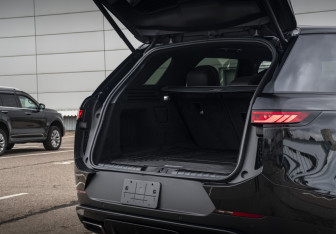 Подержанный автомобиль Land Rover Range Rover Sport 2025 года (35 фото)