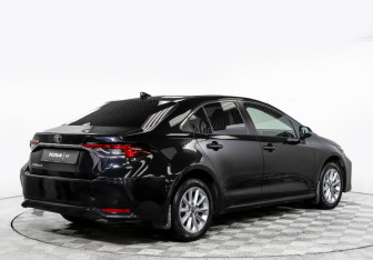 Подержанный автомобиль Toyota Corolla Sedan 2019 года (4 фото)
