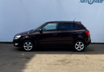 Подержанный автомобиль Skoda Fabia Hatchback 2012 года (8 фото)