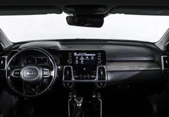 Подержанный автомобиль Kia Sorento 2021 года (13 фото)