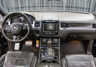 Подержанный автомобиль Volkswagen Touareg 2011 года (14 фото)