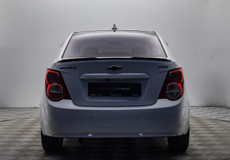 Подержанный автомобиль Chevrolet Aveo Sedan 2015 года (4 фото)
