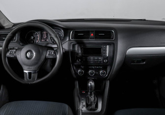 Подержанный автомобиль Volkswagen Jetta Sedan 2013 года (12 фото)