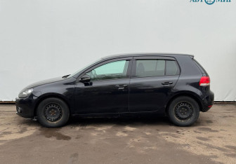Подержанный автомобиль Volkswagen Golf Hatchback 2012 года (5 фото)